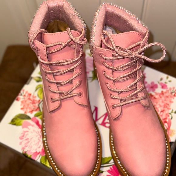 Bella Marie Statement Boots - Picture 8 of 10